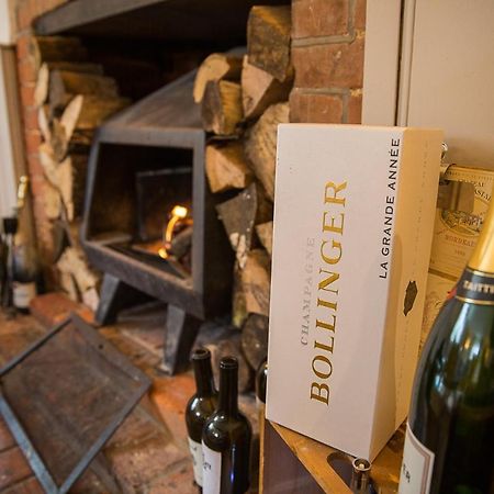 The Bull Inn Pub Stanford Dingley Экстерьер фото