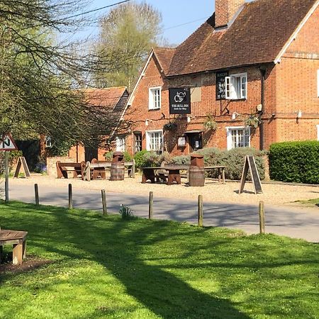 The Bull Inn Pub Stanford Dingley Экстерьер фото