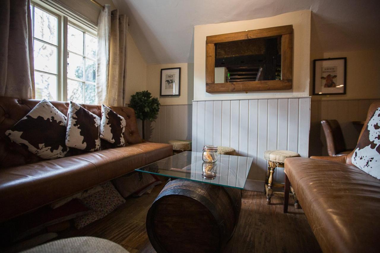 The Bull Inn Pub Stanford Dingley Экстерьер фото